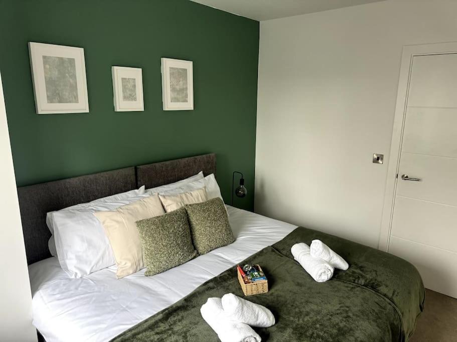 Luxury Oaks Suite, Free Private Parking, 2 Bed 2 Bathroom Apartment, Central Solihull Birmingham Exterior photo