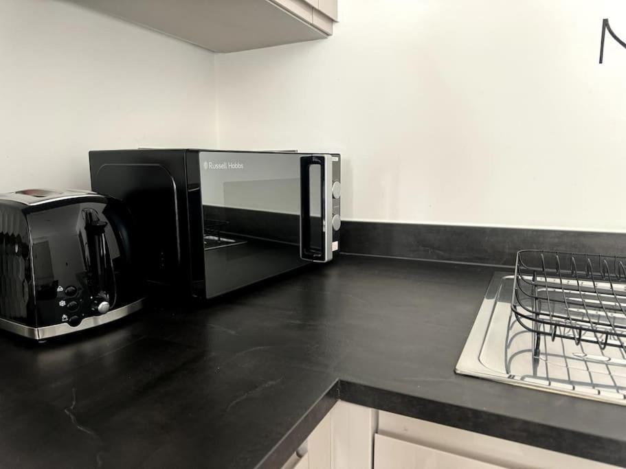 Luxury Oaks Suite, Free Private Parking, 2 Bed 2 Bathroom Apartment, Central Solihull Birmingham Exterior photo